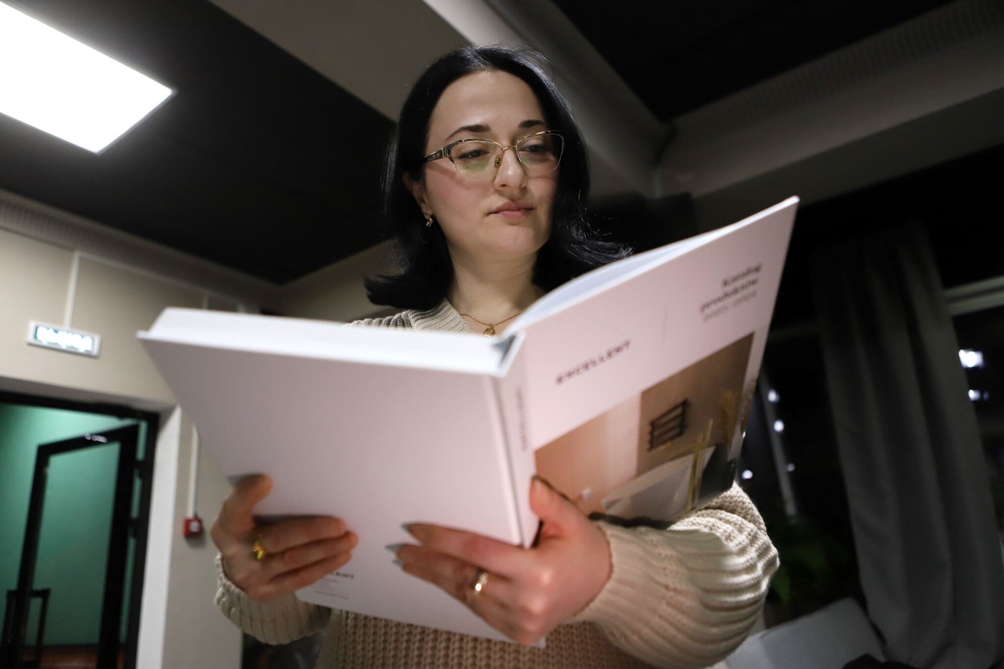 Дай людям богатство. Эрнест хемингуэй дайте человеку необходимое. Деньги. Дайте человеку необходимое. Духовное богатство человека.