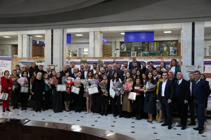 Абдулмуслим Абдулмуслимов вручил награды представителям медиаиндустрии Дагестана