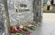 Жители городов Дагестана возложили цветы в память о погибших в результате теракта в Подмосковье