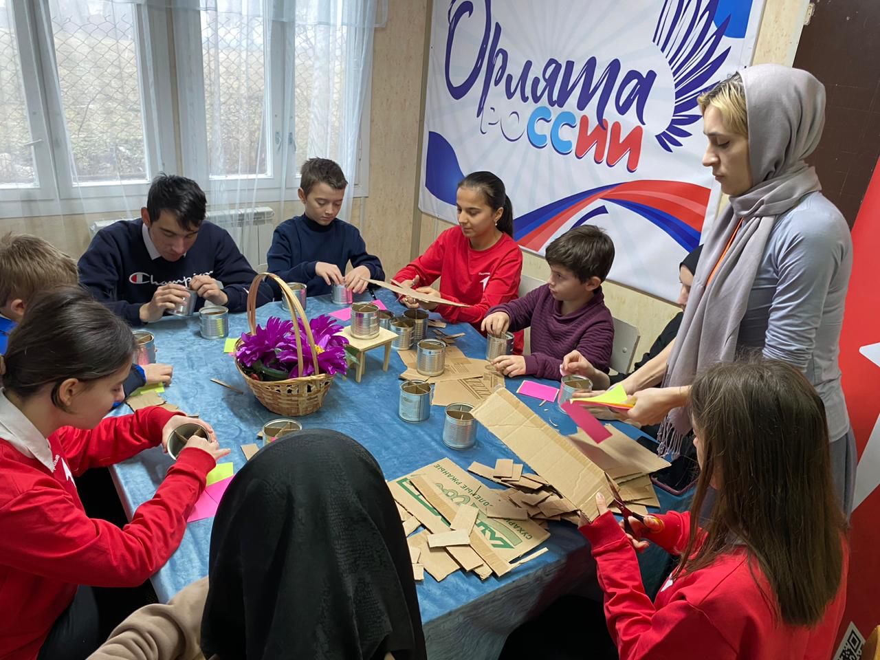 Жители Новолакского района присоединились к акции по изготовлению окопных свечей «Тепло души»
