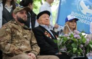 Для 95-летнего ветерана Юрия Петрухина провели парад во дворе его дома