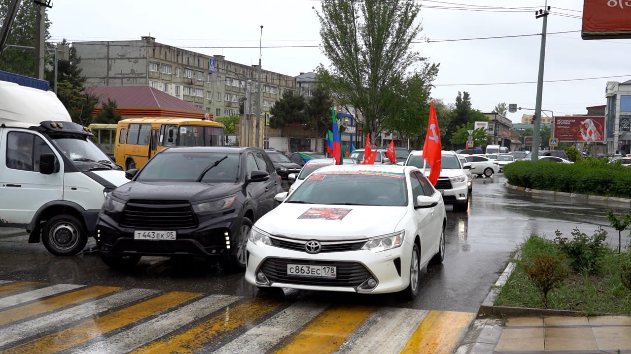 В Дербенте прошел республиканский автопробег «Россия – наш дом! Победа одна  на всех!» | Молодежь Дагестана