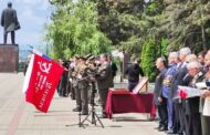 В Пятигорске основную копию Знамени Победы передали в постпредство президента РФ в СКФО