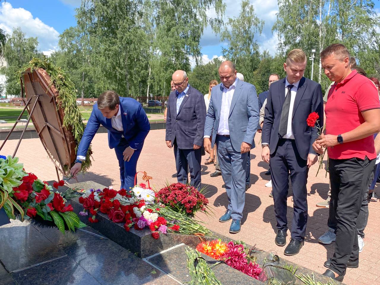 В Ярославле почтили память погибших в Севастополе и Дагестане