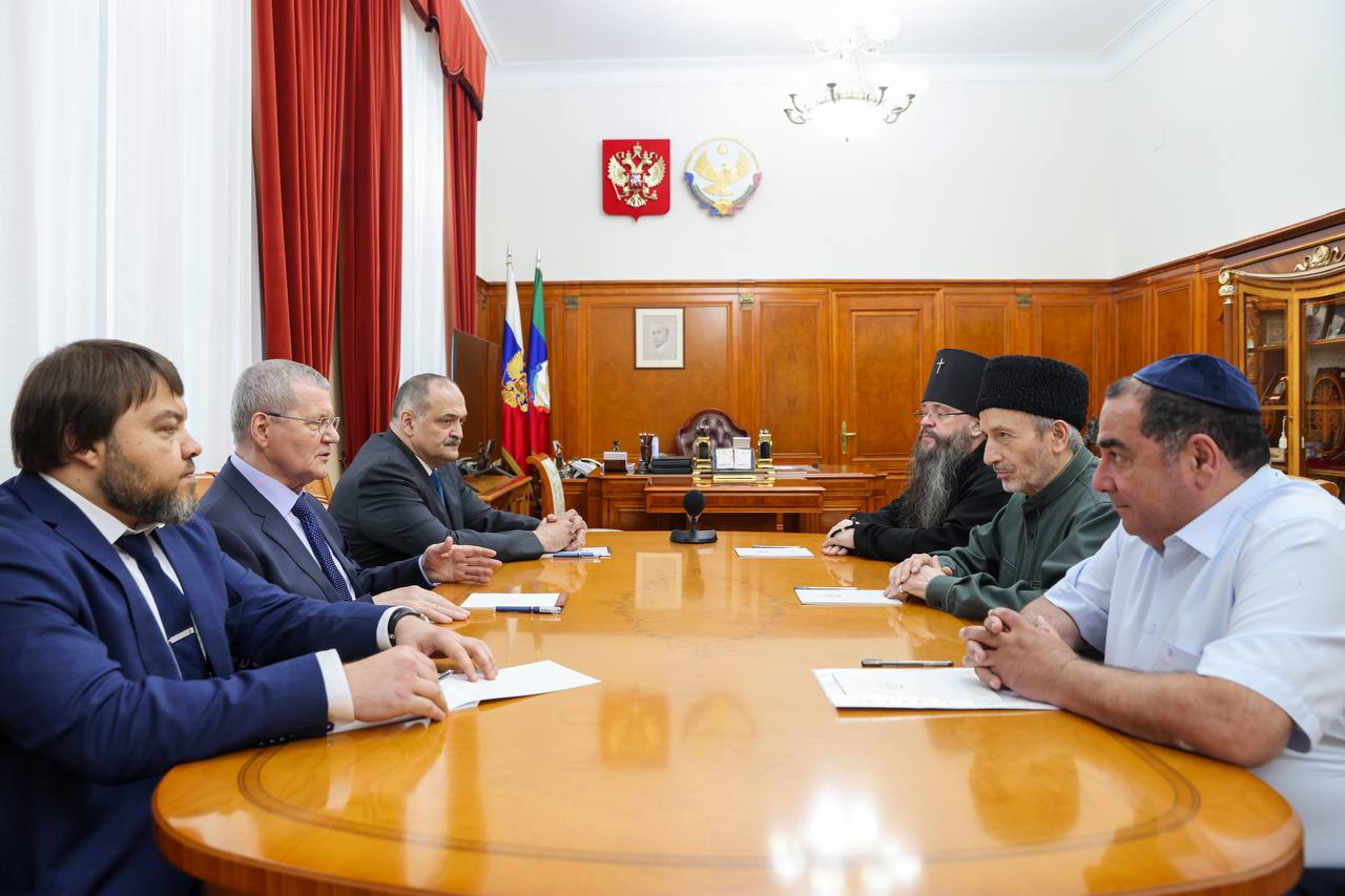 Юрий Чайка провел заседание Совета при полномочном представителе президента РФ в СКФО в Дагестане