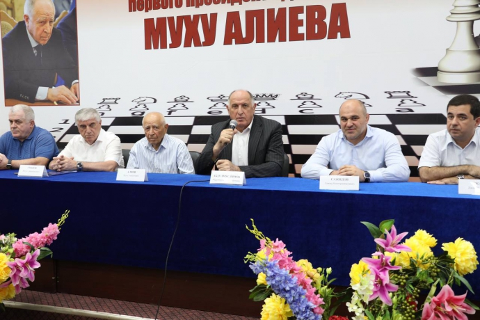 Абдулмуслим Абдулмуслимов дал старт чемпионату Дагестана по шахматам на призы Муху Алиева