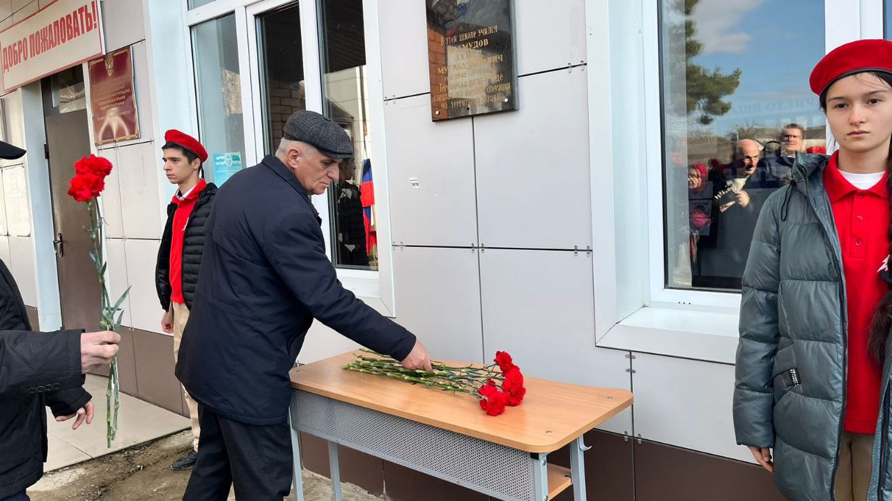 В Сулейман-Стальском районе увековечили память военнослужащих, героически погибших на СВО