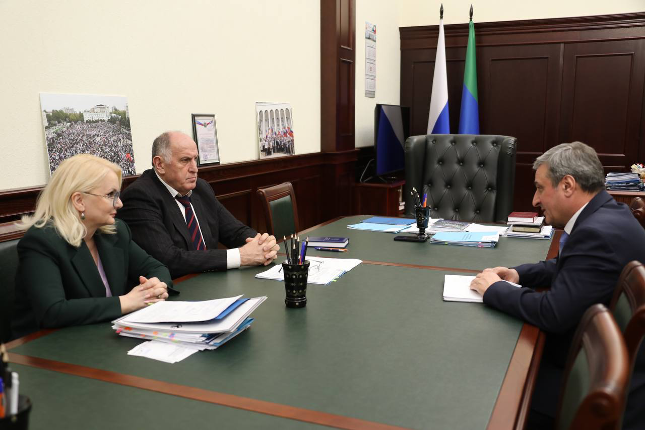 Абдулмуслим Абдулмуслимов встретился с новым представителем Дагестана в Азербайджане Алияром Абдуллаевым