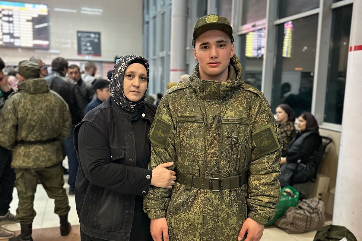 Новобранцы из Новолакского района отправляются на службу в Вооруженных Силах РФ