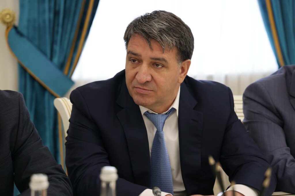 Сергей Меликов представил исполняющего обязанности главы Махачкалы Джамбулата Салавова