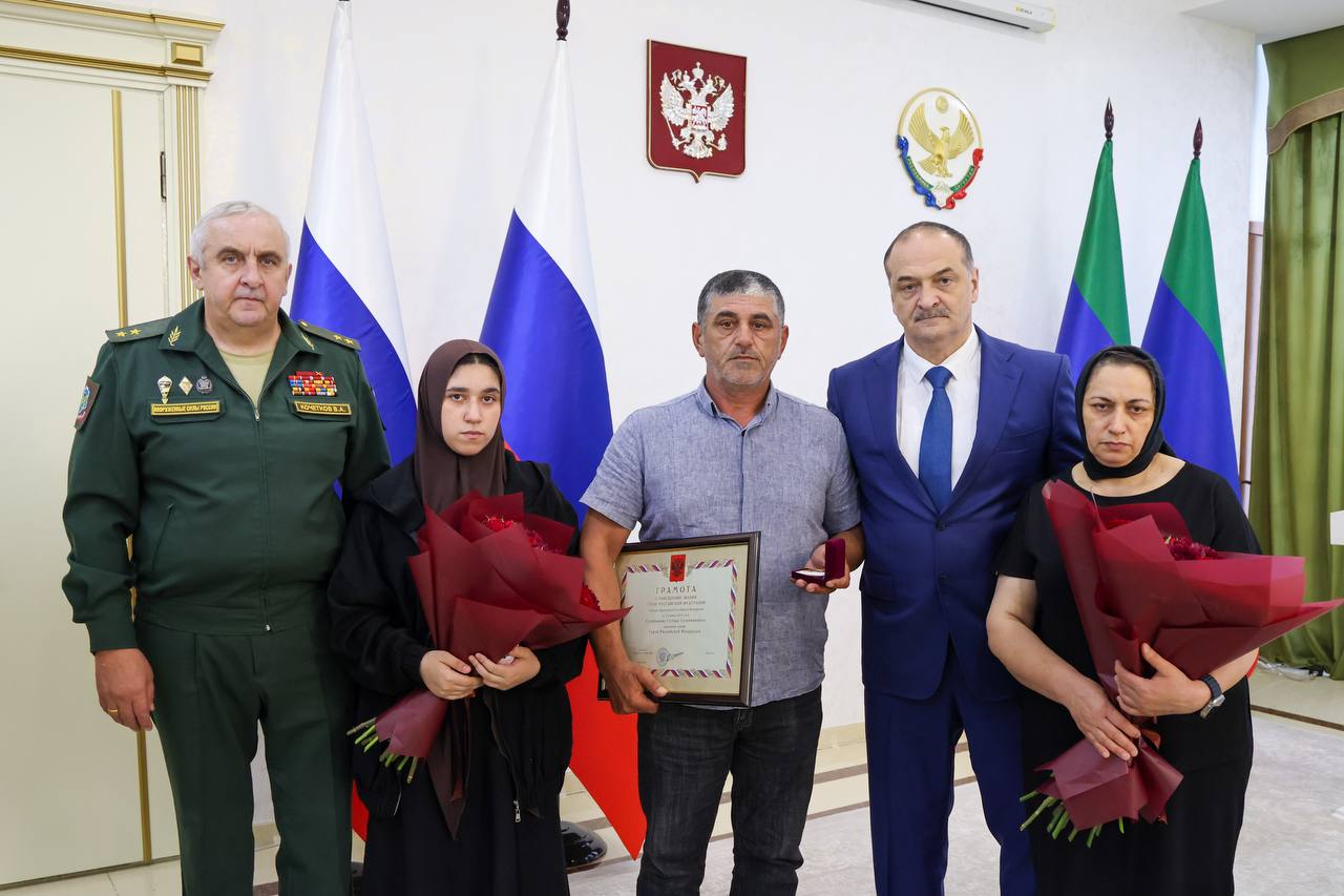 Сергей Меликов поблагодарил родителей Героя России Султана Сулейманова за то, что они вырастили достойного сына