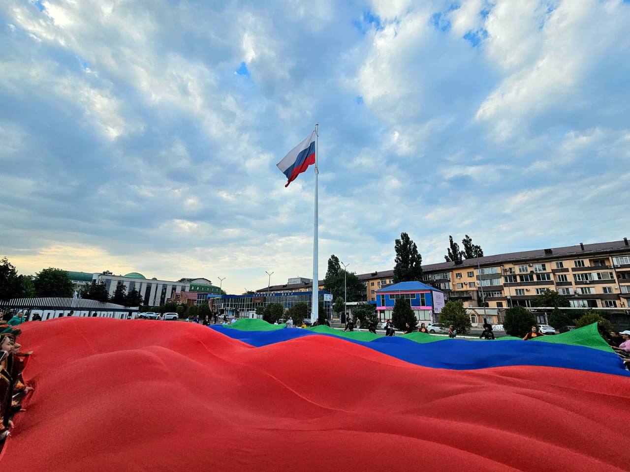 Минмолодежи Дагестана провело несколько патриотических акций ко Дню конституции РД