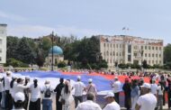 В Махачкале состоялось разворачивание масштабного государственного флага России