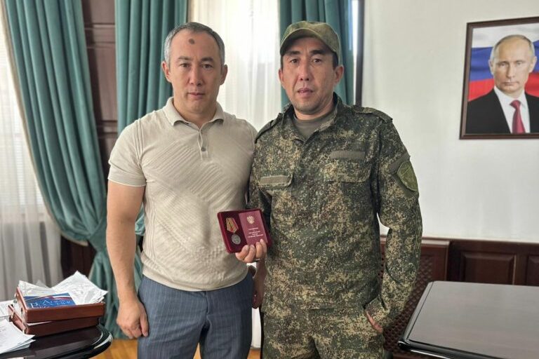 Глава Ногайского района встретился с участником СВО