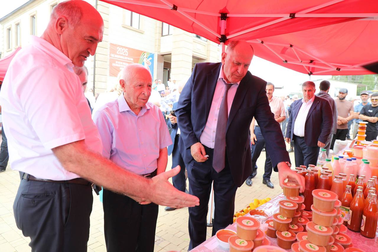 Абдулмуслим Абдулмуслимов и Муху Алиев осмотрели национальные подворья Дагестана