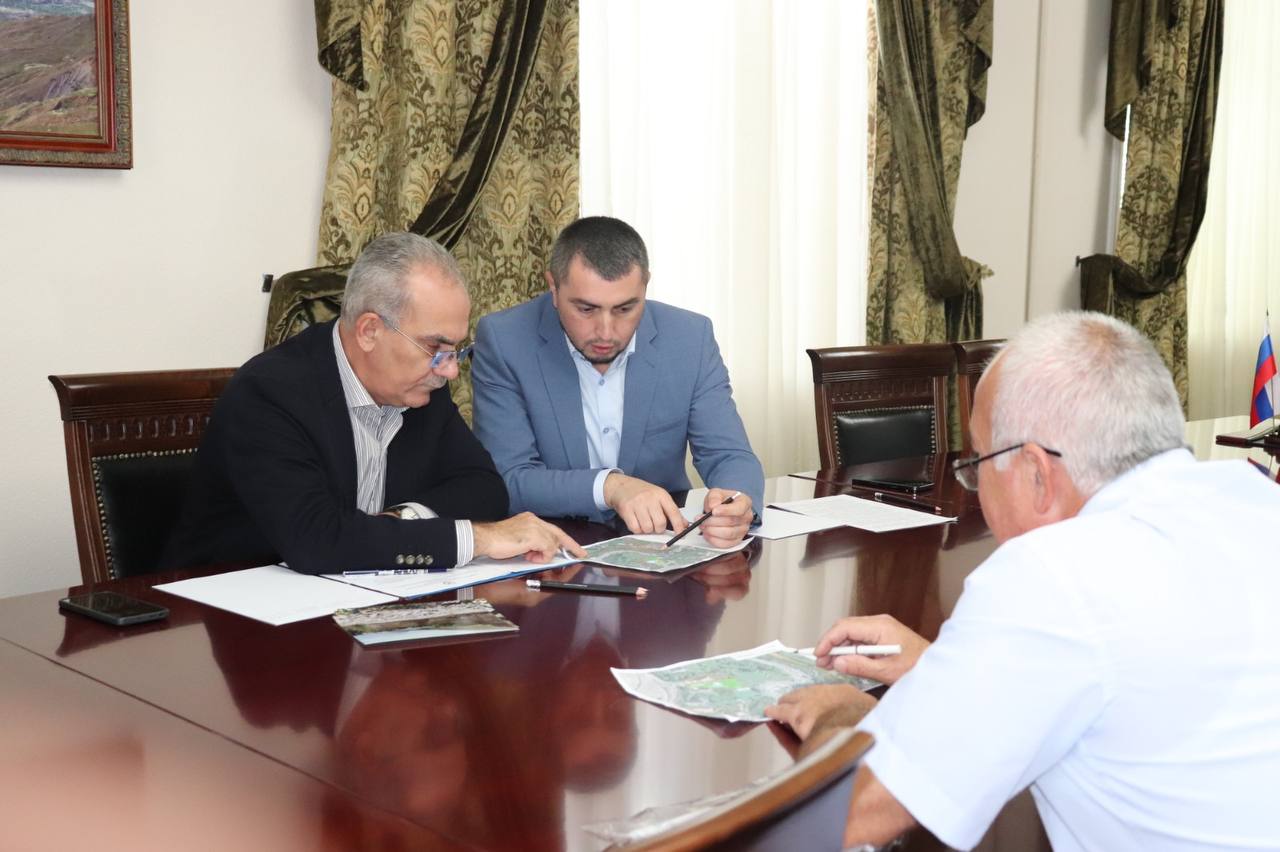 Вице-премьер Дагестана Нариман Абдулмуталибов провел выездной прием граждан в Докузпаринском районе