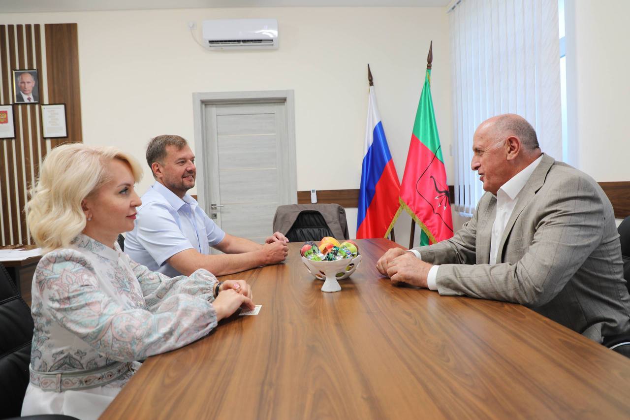 Абдулмуслим Абдулмуслимов обсудил с губернатором Запорожской области реализацию совместных проектов