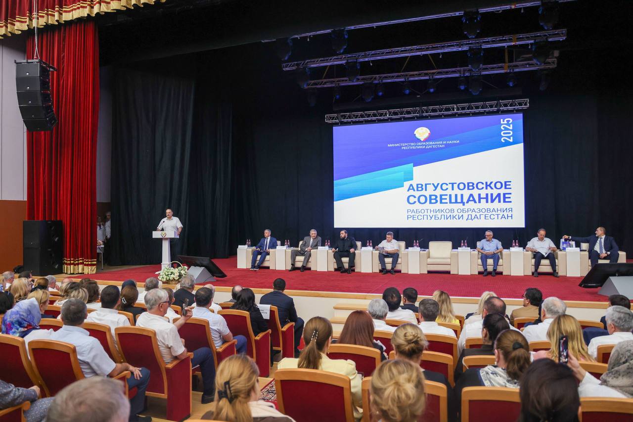 Более 60 дагестанских школьников получили премии по 100 тысяч по инициативе Сергея Меликова