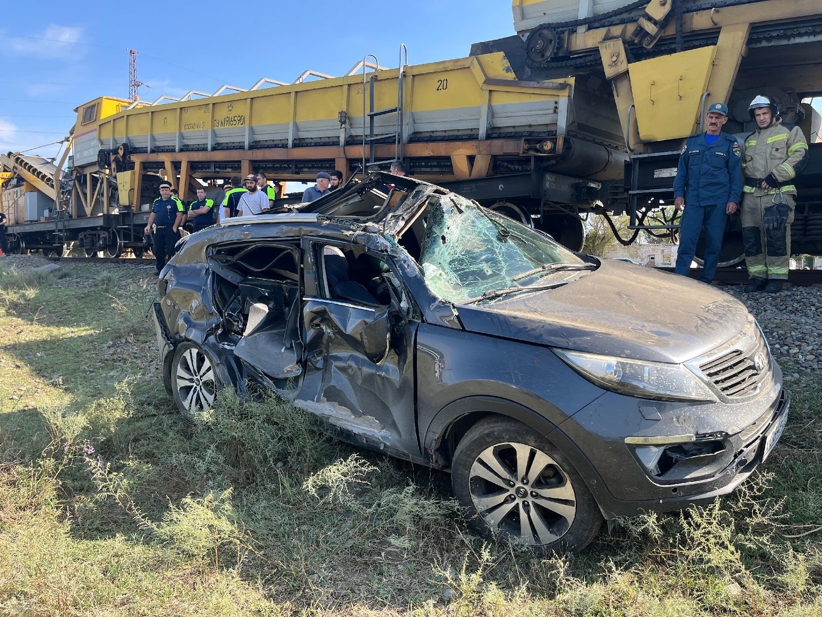 Женщина пострадала при столкновении автомобиля с поездом в Дагестане