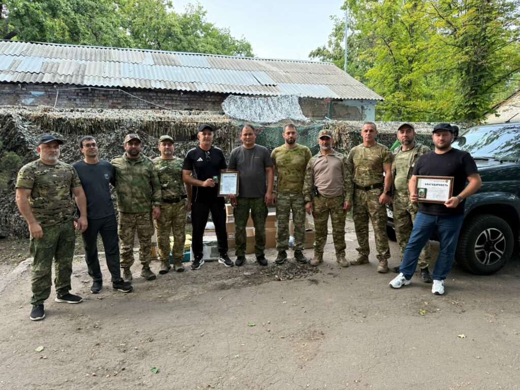 Коллектив Дербентской ЦГБ передал батальону «Каспий» автомобиль УАЗ