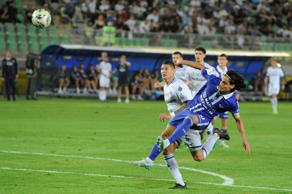 Махачкала размочила счет в динамовских дерби