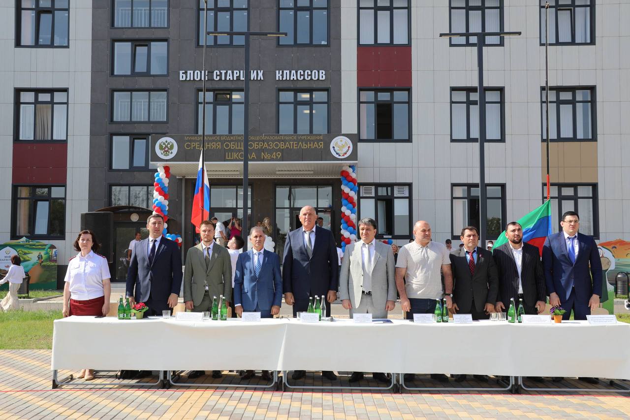 Премьер Дагестана открыл новую школу в поселке Шамхал