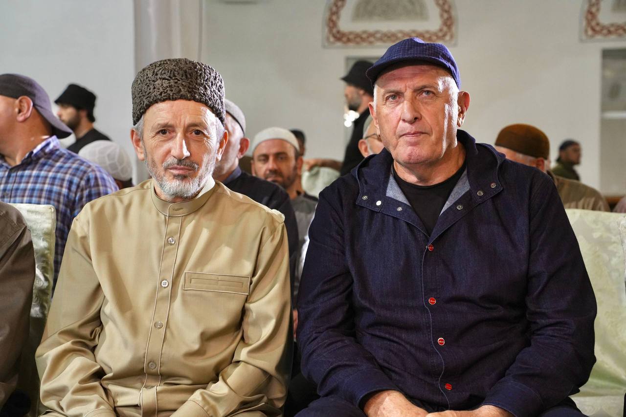 Премьер Дагестана принял участие в Мавлиде ан-Наби в Махачкале