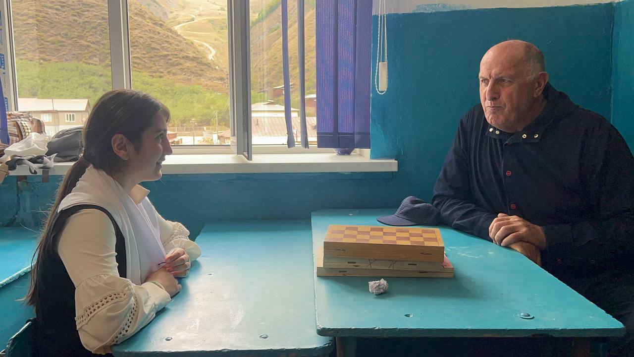 Премьер Дагестана посетил самую отдаленную школу республики в Бежтинском участке