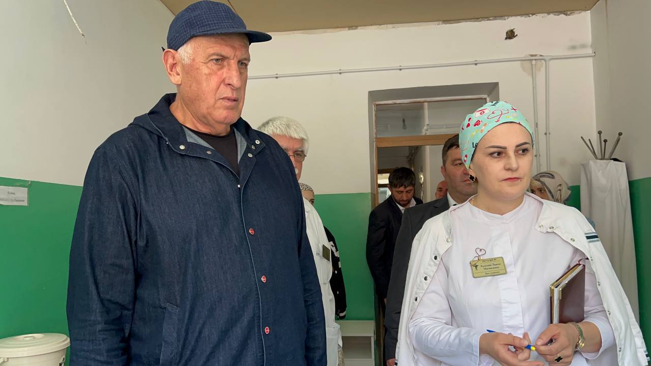 Премьер Дагестана посетил центральную больницу Бежтинского участка