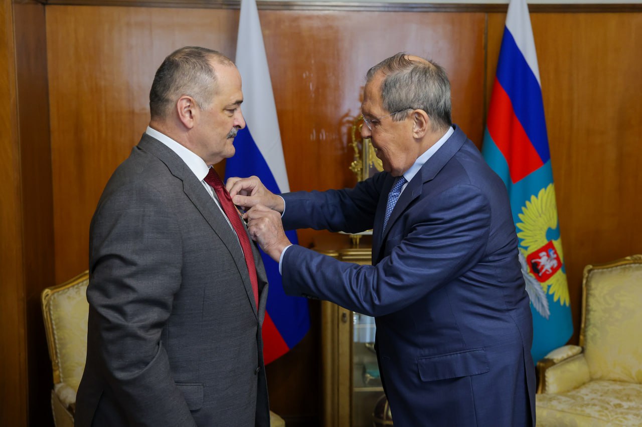 Сергей Лавров наградил главу Дагестана знаком «За вклад в международное сотрудничество»