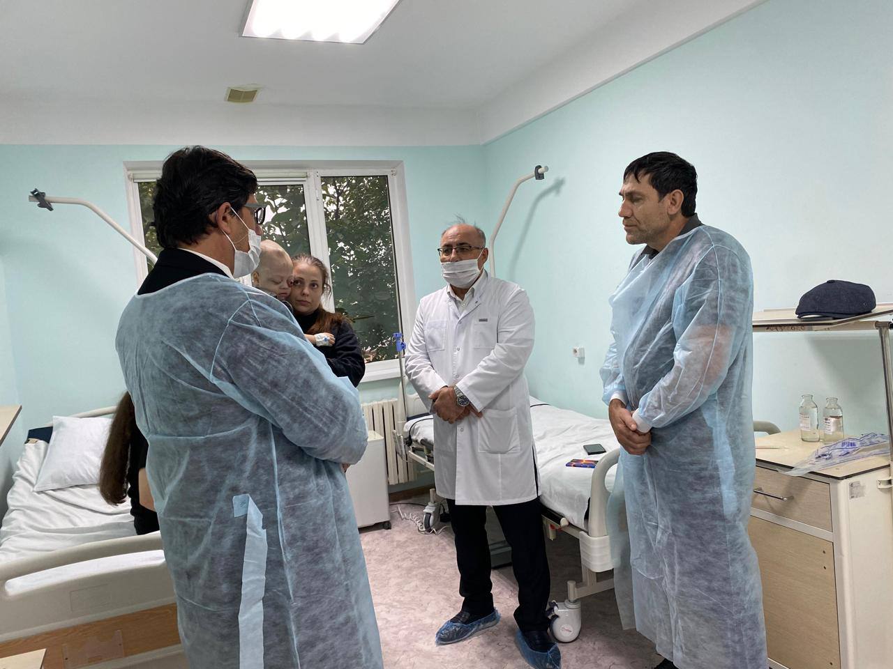 Дагестанские врачи спасают ребенка, экстренно эвакуированного из Китая по поручению Путина