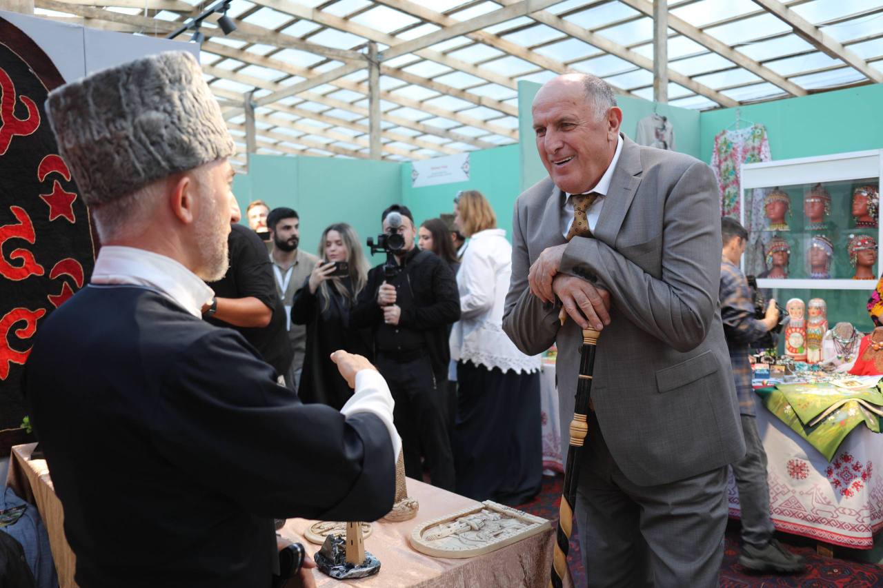 В Махачкале открылась масштабная выставка народных промыслов и туристических возможностей Дагестана