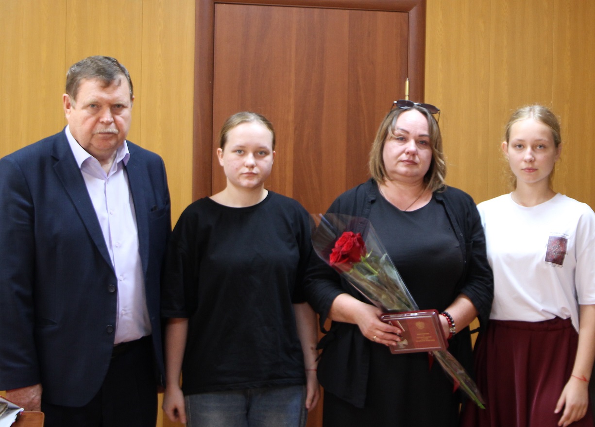 В Кизляре вручили ордена Мужества семьям погибших героев СВО