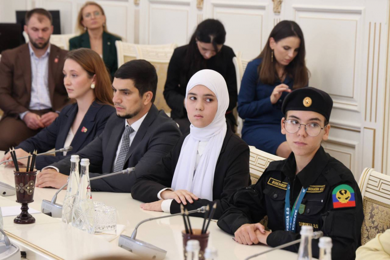 Глава Дагестана наградил юных победителей всероссийских соревнований