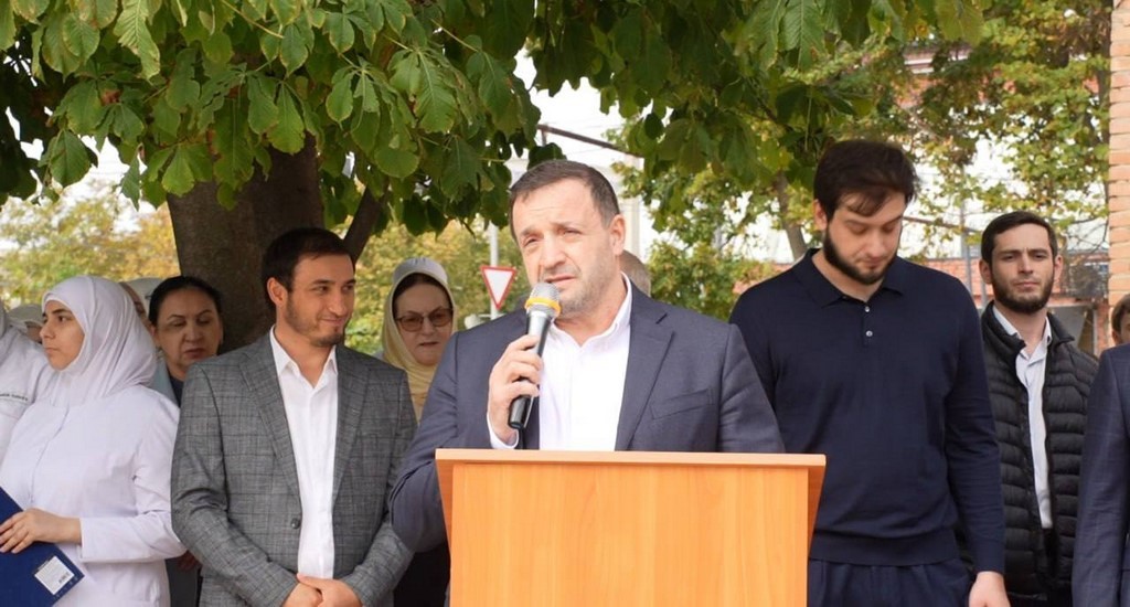 Дети героев СВО и сотрудников ОМВД Хасавюрта получили материальные поощрения