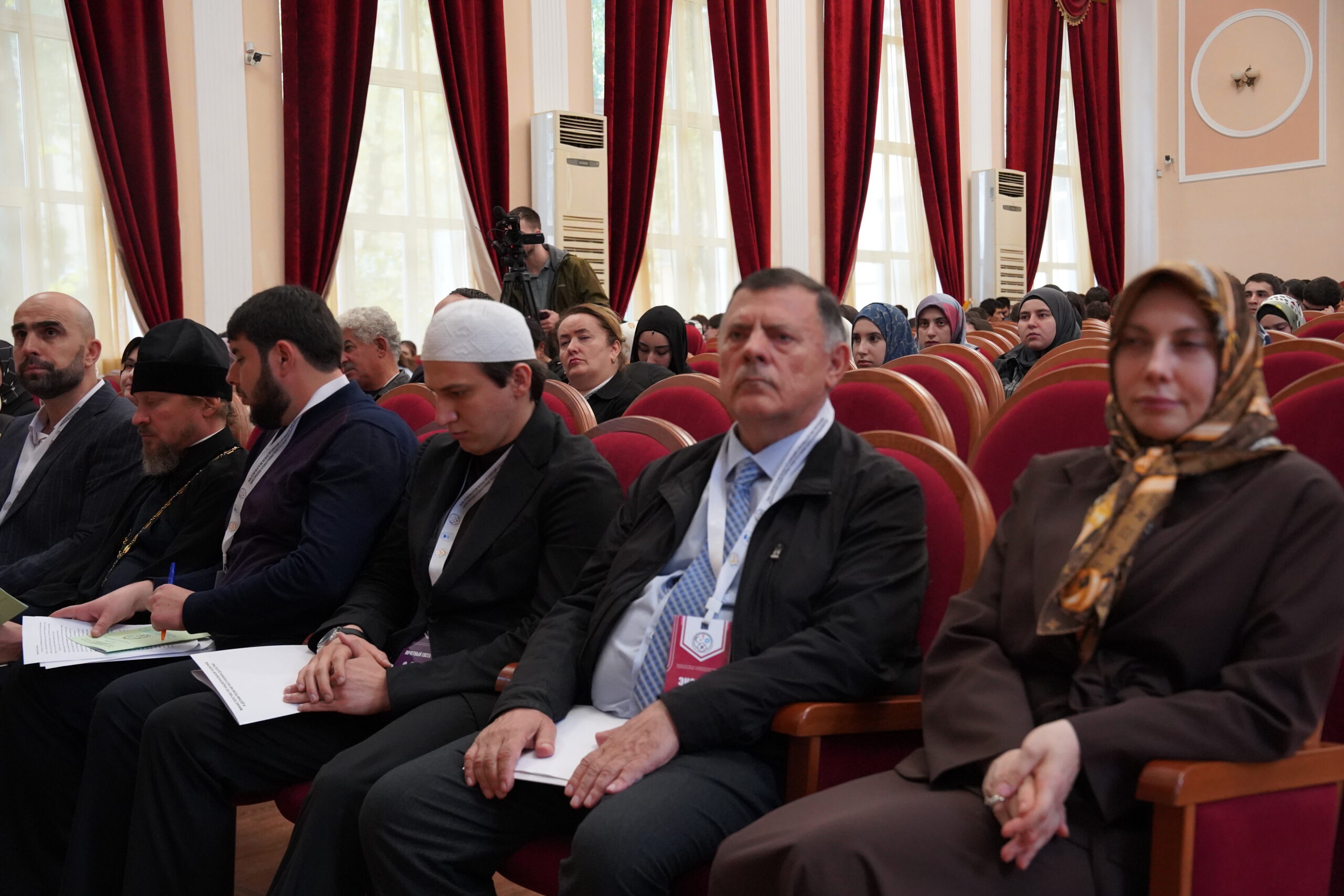 В ДГУ обсудили роль религии в борьбе с наркоманией среди молодежи