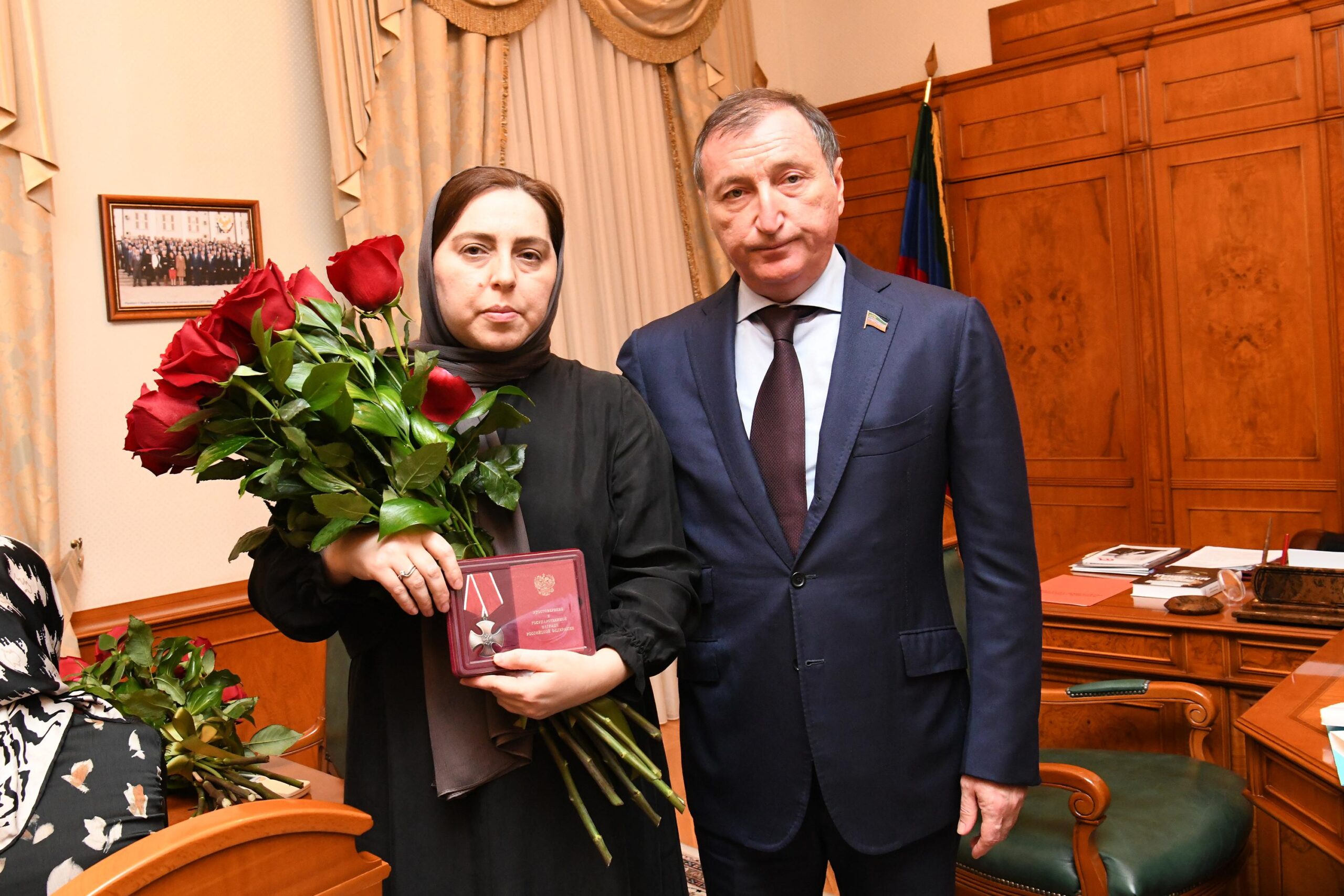 Заур Аскендеров передал государственные награды родственникам военнослужащих, погибших на СВО