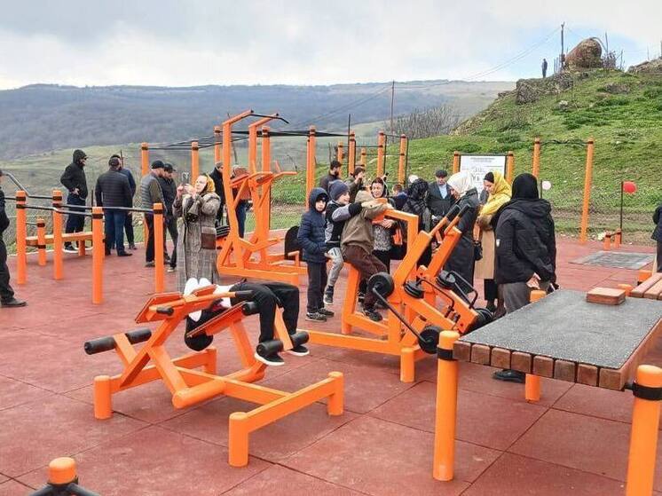 В селе Куг Хивского района открыли современную спортивную площадку