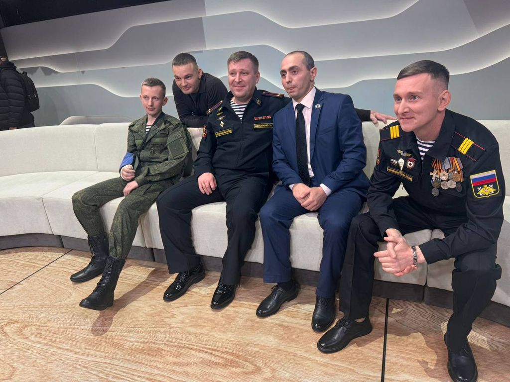 Легендарный морпех Айгум Ногаев встретился с боевыми товарищами в эфире Первого канала