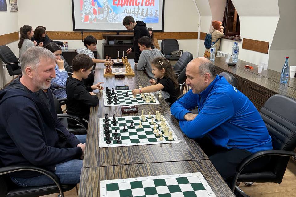 В Махачкале прошел детский шахматный турнир ко Дню народного единства