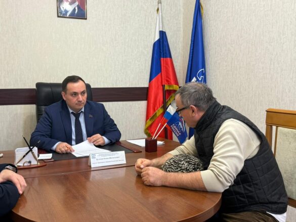 Депутат Осман Булатов рассмотрел обращения жителей на личном приёме