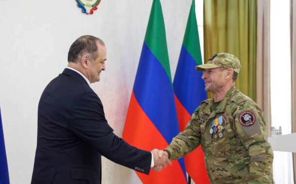 Сергей Меликов наградил военнослужащих из Дагестана в канун Нового года