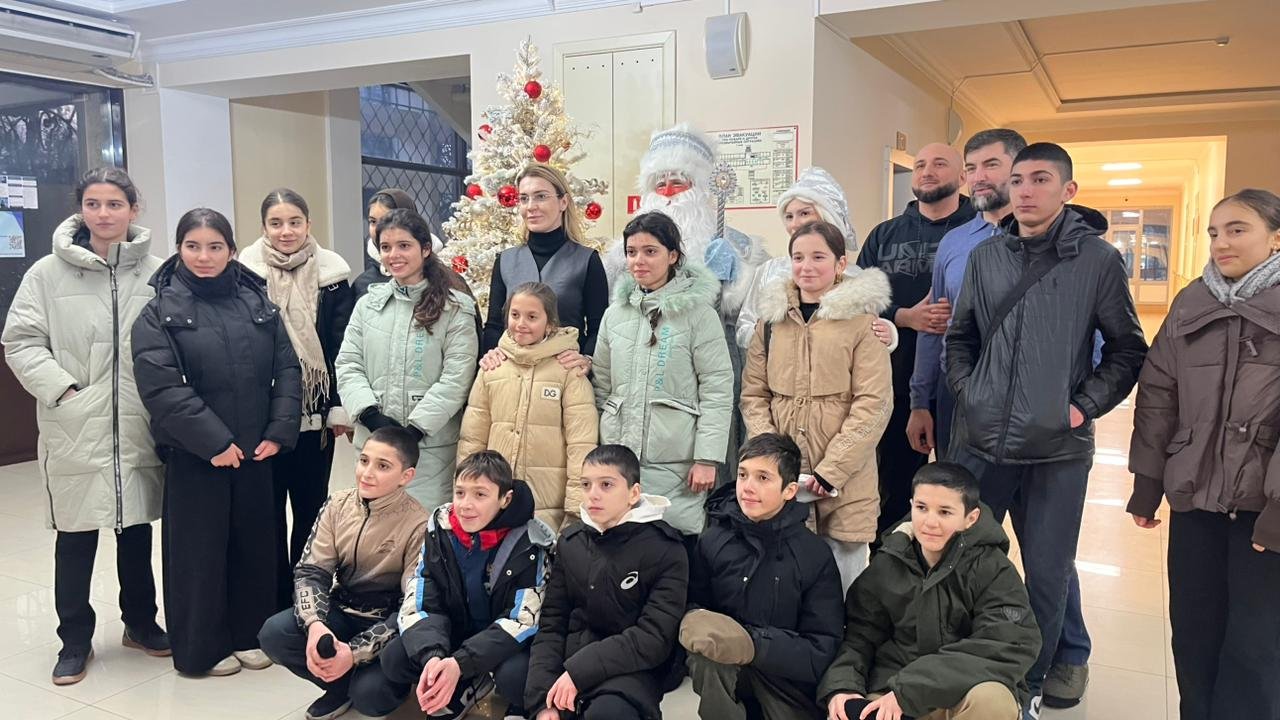 Дети из Дербентского района приняли участие в новогоднем празднике в Махачкале