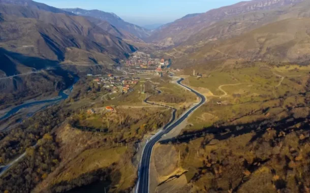 На трассе «Кавказ» в 2025 году построили 21 км новых полос и обновили подъезд к курорту «Ведучи»