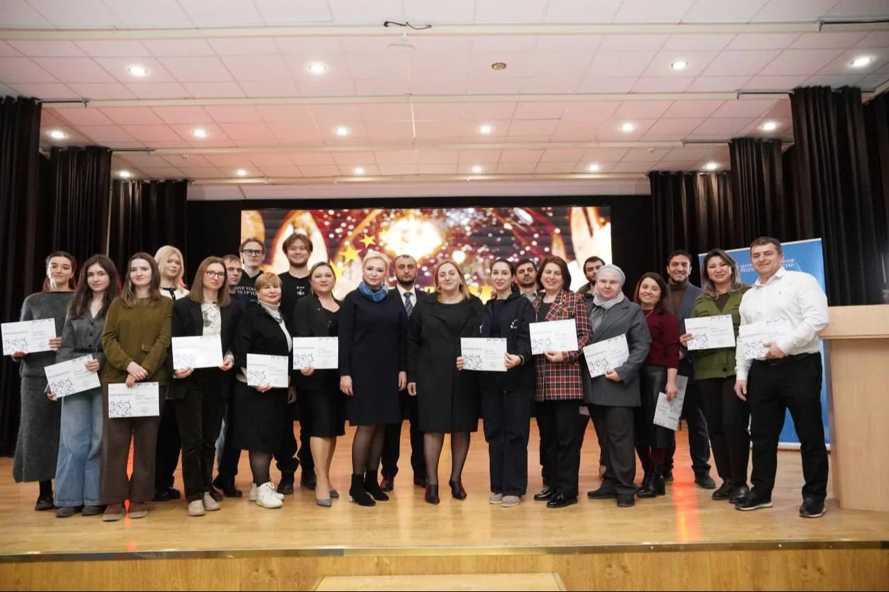 В Дагестане наградили педагогов, готовивших школьников к олимпиадам