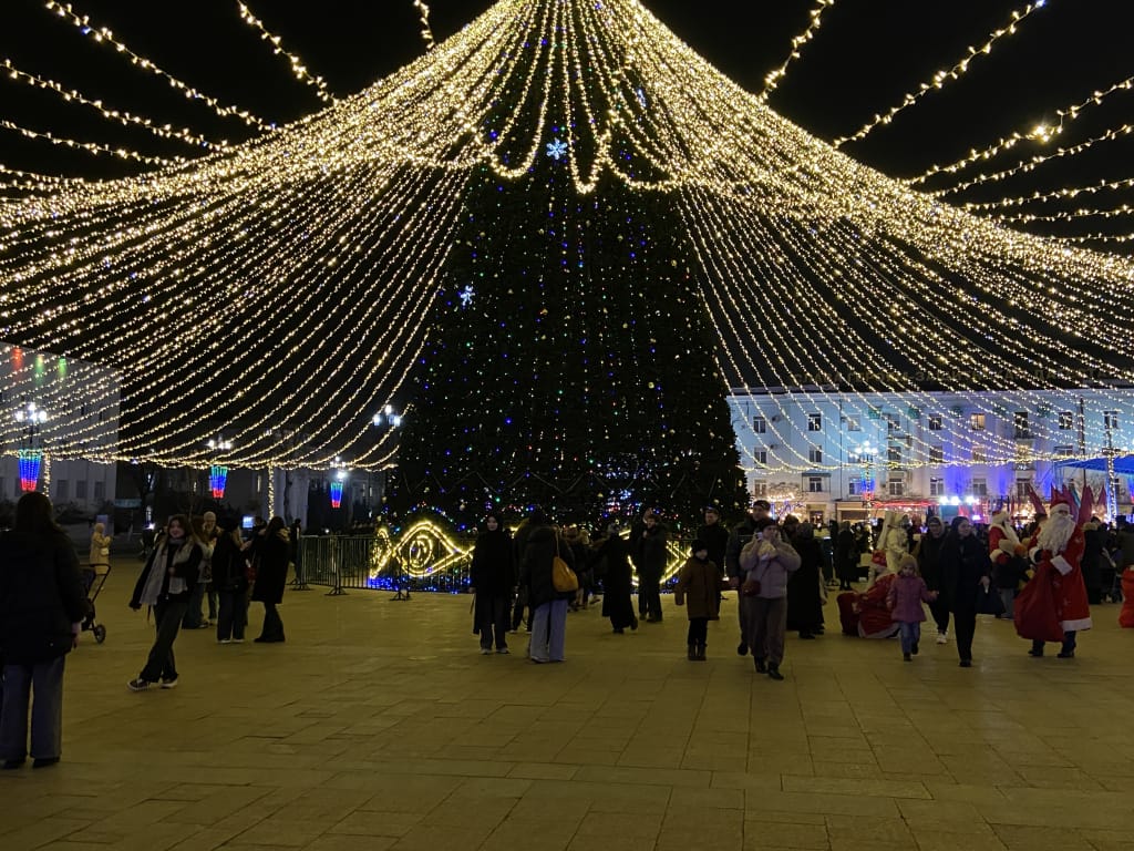 На центральной площади прошел заключительный гала-концерт новогоднего фестиваля