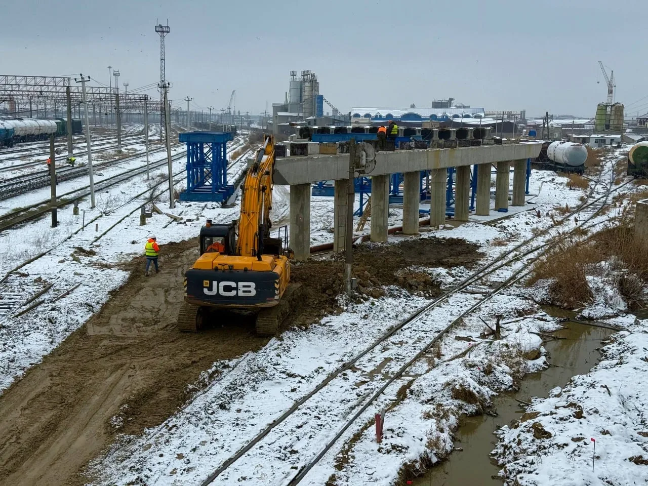 Минтранс Дагестана показал, как идет строительство автодороги к порту