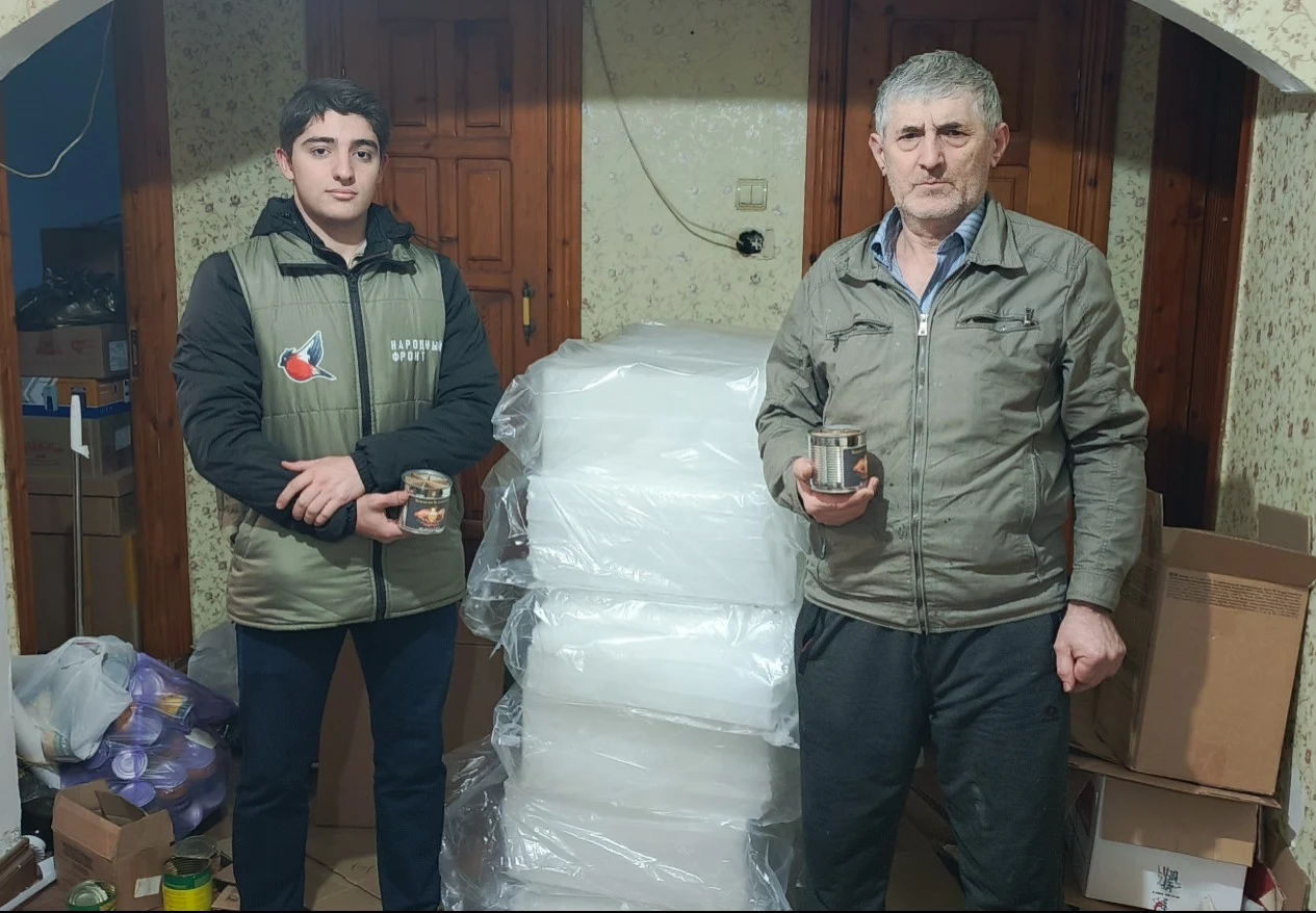 «Народный фронт» Дагестана передал волонтерам парафин для изготовления окопных свечей