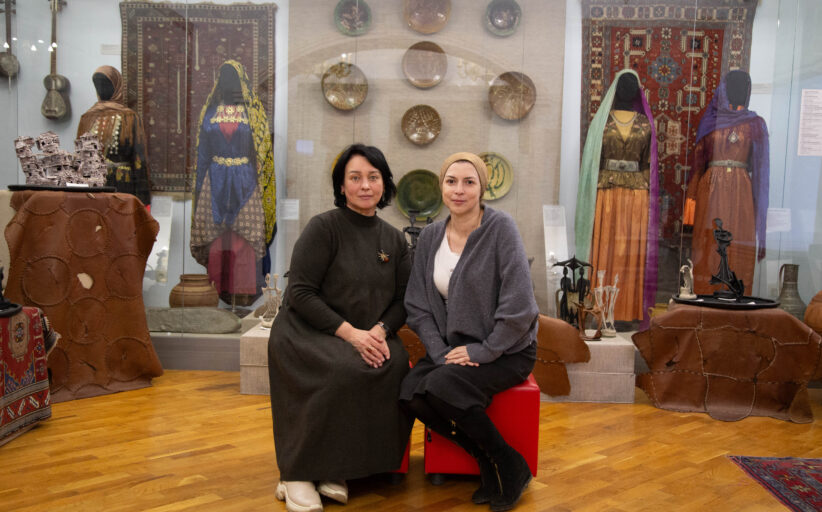 До замужества — белый, после замужества — черный