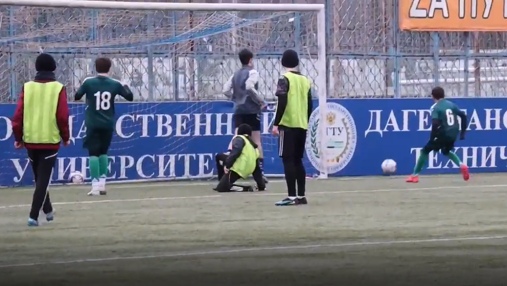 В Махачкале прошли четвертьфиналы зимнего первенства, посвященные Дню защитника Отечества